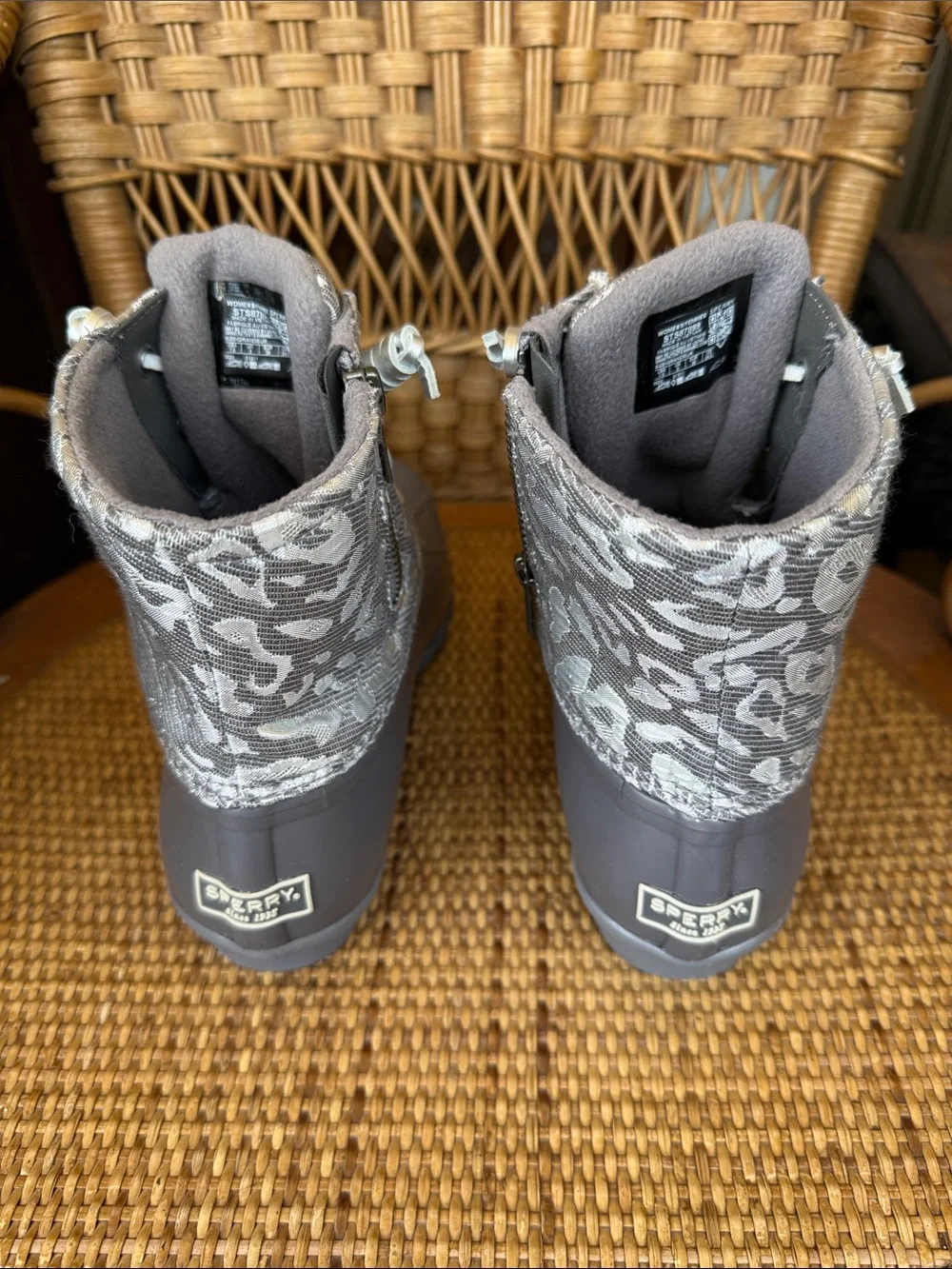 Sperry Womens 7.5 Gray Camo Waterproof Duck Boots Never Worn